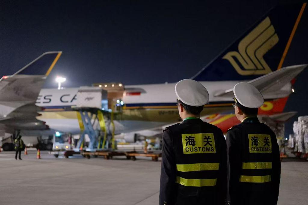 开云体育官网-F1数千吨精密设备跨国转运窗口期不足5天，上海海关如何护航？